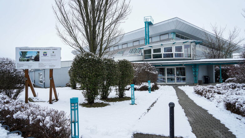 Das Sport- und Freizeitzentrum in Demitz-Thumitz soll energetisch saniert und umgebaut werden.