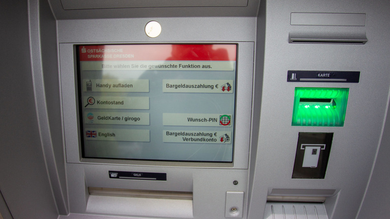 Geldautomat am Pirnaer Einkaufszentrum an der Rottwerndorfer Straße: Neues Gerät, weniger Service.
