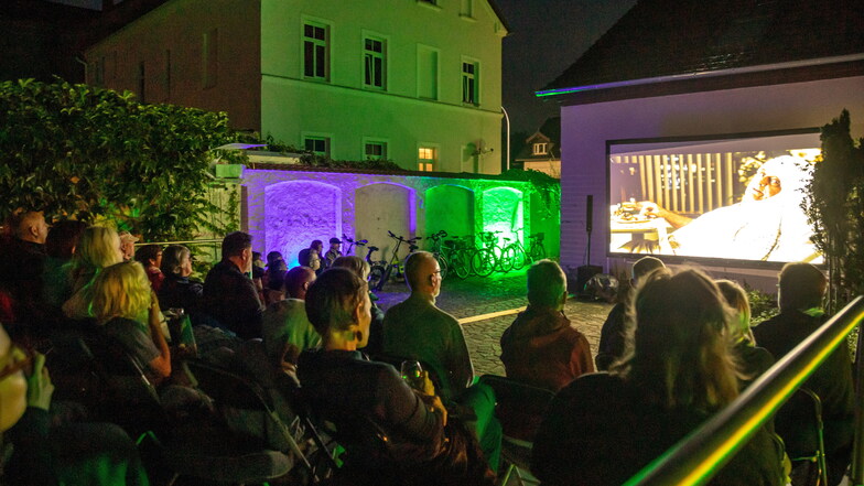 Seinen Anfang nahm das Nieskyer Hofkino bei Sport-Vetter im Rahmen der Nieskyer Sommer-Kultur vor drei Jahren. Am Sonnabend gibt es ein Hofkino in der Horkaer Straße.