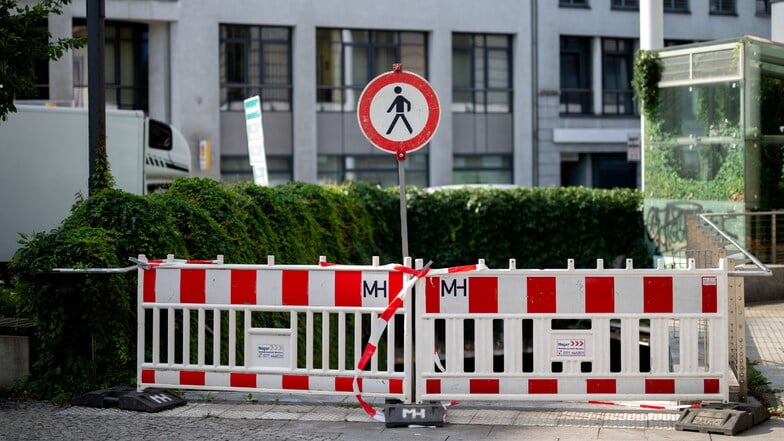 Schon seit ein paar Wochen ist der Fußgängertunnel am Kornmarkt in Bautzen gesperrt. Bei einer Begehung durch das Tiefbauamt der Stadt soll nun entschieden werden, ob er wieder geöffnet wird.