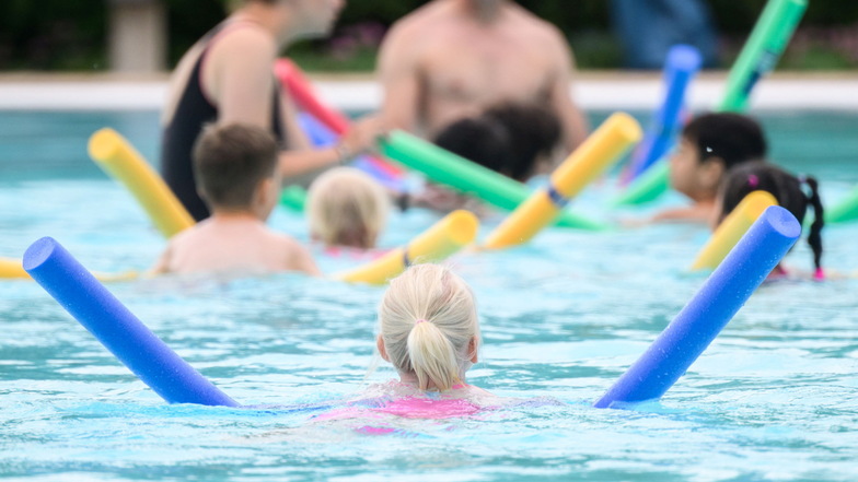 Der Anteil der Nichtschwimmer unter den Grundschülerinnen und Grundschülern in Deutschland hat sich einer neuen Umfrage zufolge binnen fünf Jahren verdoppelt.