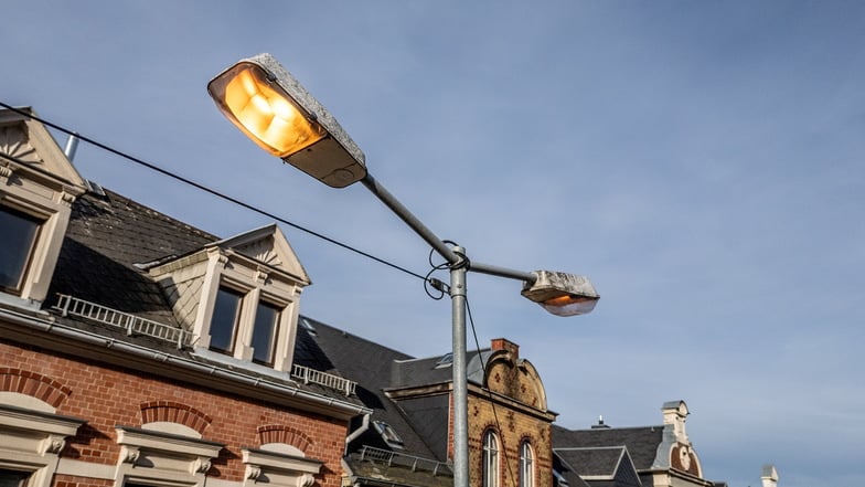 Aus für alte Straßenbeleuchtung in Ottendorf-Okrilla. Die Gemeinde rüstet um.