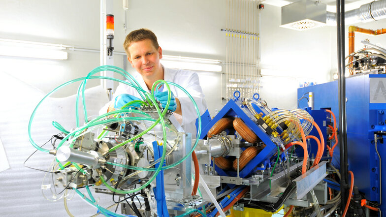 In Dresden-Rossendorf betreibt Helmholtz Krebsforschung (hier Dr. Martin Kreller). Das Institut zeigt Interesse an Aktivitäten in Hoyerswerda.