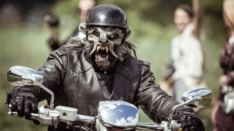 Einige Mitglieder des Motorradclubs "Nachtwölfe" steuern Torgau an. Am Donnerstagnachmittag sind die russischen Biker nach Sachsen gekommen, um ihre umstrittene "Siegestour" fortzusetzen.