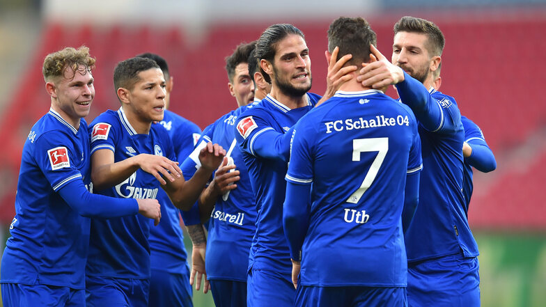 Schalke jubelt nach Mark Uths Treffer zum 1:1. Im Kellerduell gegen Mainz hatte Schalke in mehrere Situationen Pech mit den Schiedsrichterentscheidungen.