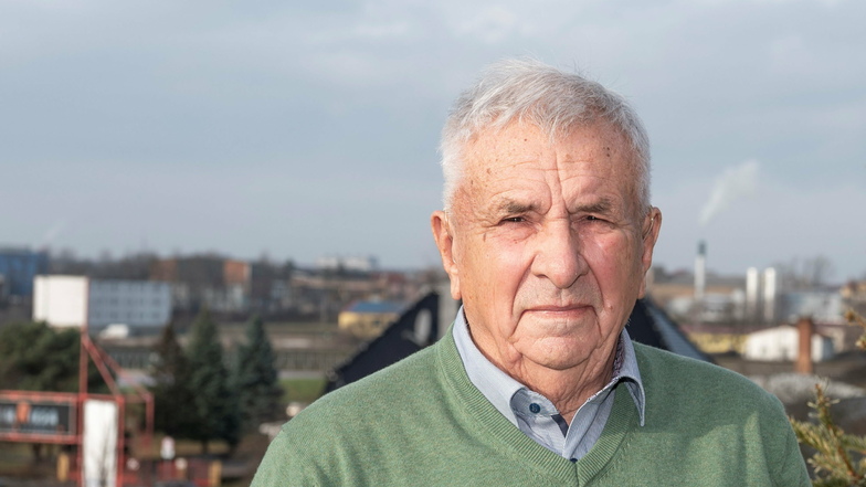 Günter Colve auf der Terrasse seiner Eigentumswohnung in Riesa. Er feierte jetzt seinen 90. Geburtstag.