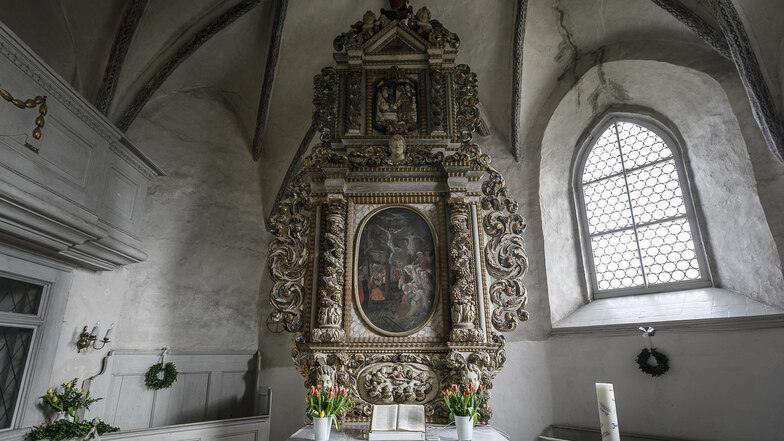 Der Altar der Kirche in Görlitz-Weinhübel soll nächstes Jahr saniert werden.