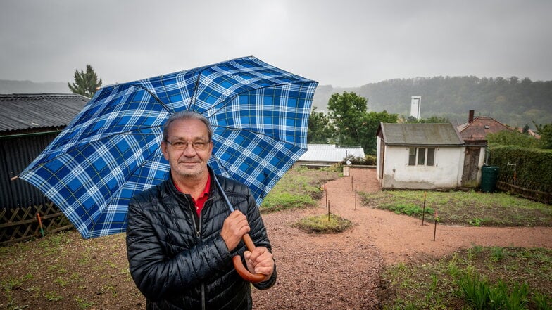 Bisher lässt sich nur erahnen, wie der Schaugarten später mal aussehen wird. Seit Mai bringen Erwin Bernhard und die Mitglieder des Kleingartenvereins „Bergfrieden“ das Grundstück auf Vordermann.