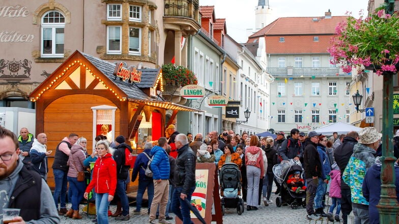 Der Sonnabend war kühl, aber trocken: Das lockte viele aufs Löbauer Jubiläums-Stadtfest.