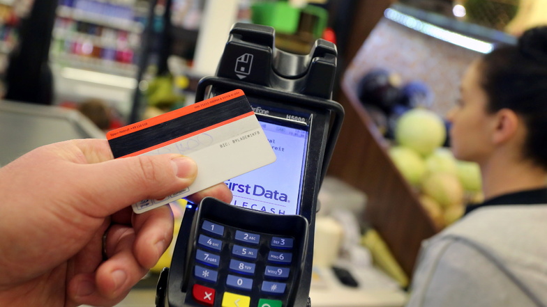 Kartenzahlung funktioniert in manchen Geschäften problemlos, in anderen derzeit gar nicht.