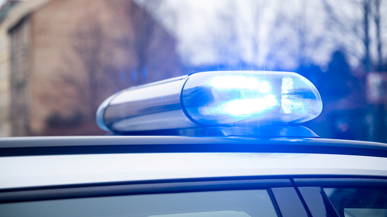 Blaulicht auf einem Streifenwagen der Polizei Sachsen.