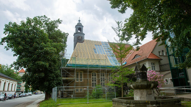 Die Hospitalkirche in Pirna wird neu eingedeckt. Hier soll eine Kletterhalle entstehen.