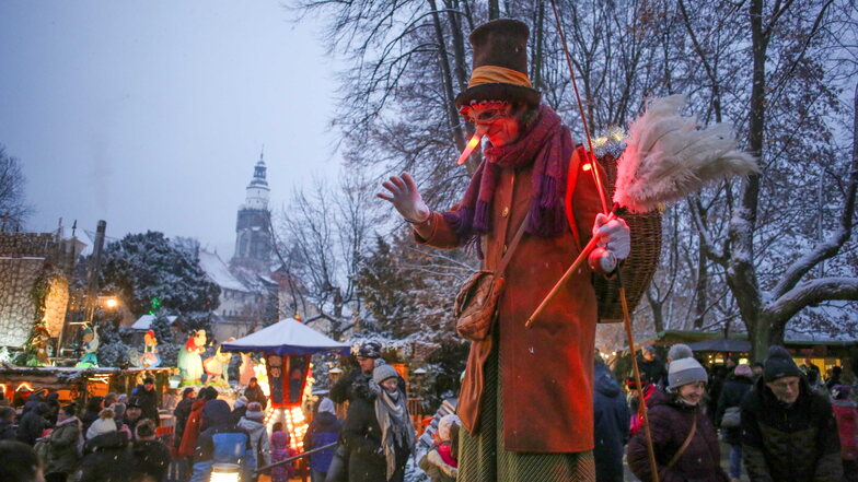 Beim Advents-Spectaculum am 16. und 17. Dezember in Kamenz ist auch Jongleur, Zauberer und Feuerkünstler Janko Lemon mit dabei.