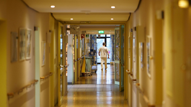 Im Radeberger Krankenhaus werden dringend Helfer gesucht. Das gleich gilt für das Alten- und Pflegeheim.