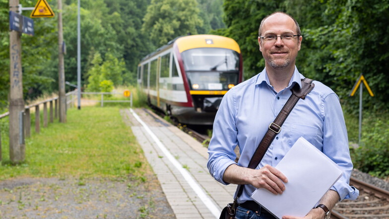 Noch zu Zeiten, als die Städtebahn Sachsen im Müglitztal unterwegs war, begann der VVO mit Untersuchungen zur Verlegung des Haltepunktes Oberschlottwitz- im Bild VVO-Sprecher Christian Schlemper.