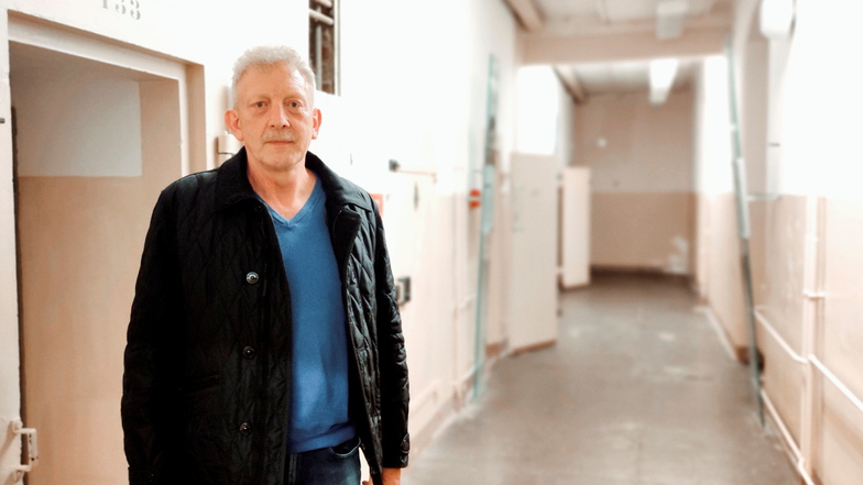 Gerhard Bause war Ende der 1980er-Jahre in Bautzen II inhaftiert. Heute führt er als Zeitzeuge Besucher durch den Zellentrakt.
