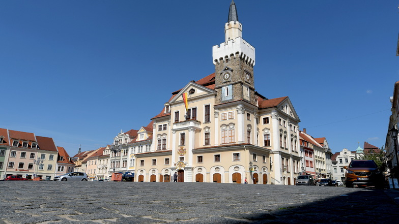 Im Löbauer Rathaus werden auch Aufgaben für die Gemeinden Lawalde, Rosenbach und Großschweidnitz erledigt.