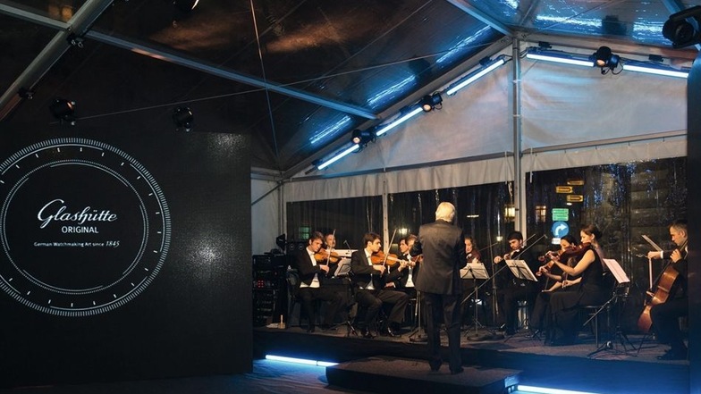 Zur Boutique-Eröffnung spielte auch das Gustav-Mahler-Orchester unter der Leitung von Alexei Kornienko.