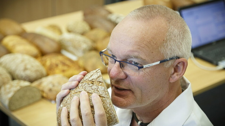 Michael Isensee vom deutschen Brotinstitut kontrolliert regelmäßig im Landkreis Görlitz die Qualität von Brot und Brötchen. Meistens kann er ein gutes Zeugnis ausstellen.