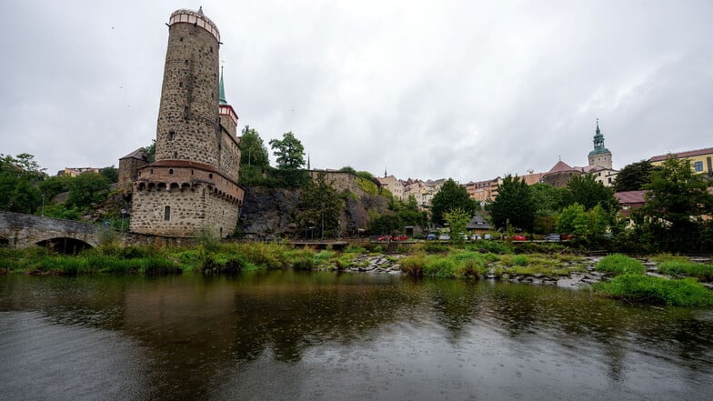 Viel Wasser in der Spree in Bautzen, hier unterhalb der Alten Wasserkunst - und es wird in den nächsten Stunden und Tagen noch mehr.