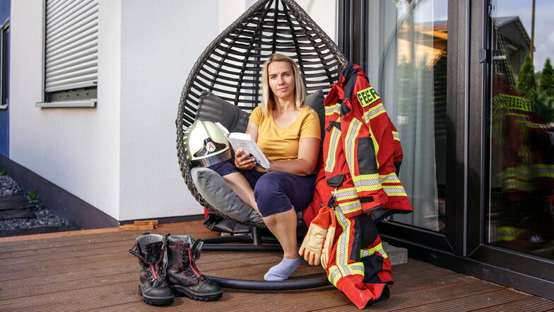 "Meine beiden Jungs sind immer aufgeregt, wenn ich alarmiert werde", sagt Sarah Rehork. Die 36-Jährige ist Feuerwehrfrau in Großerkmannsdorf.