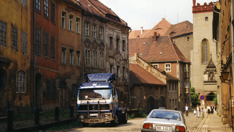 Diesen Anblick bot 1990 die Bautzener Schloßstraße. Für manches der Häuser schien nur noch der Abriss infrage zu kommen. 