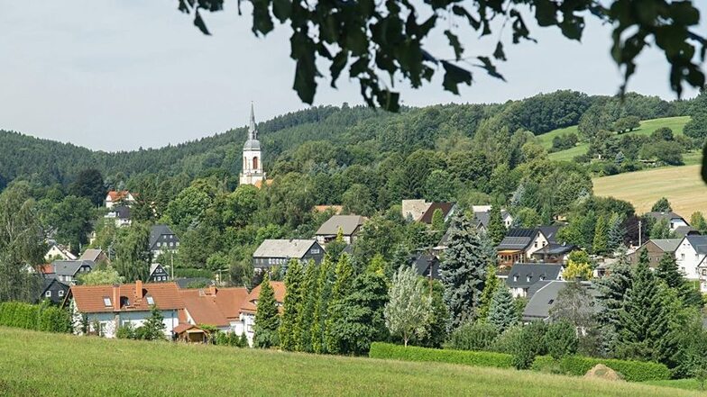 Mit diesem Blick über den Ort wurde die Bewertungskommission des Dorfwettbewerbs bei ihrem Besuch in Wehrsdorf begrüßt.