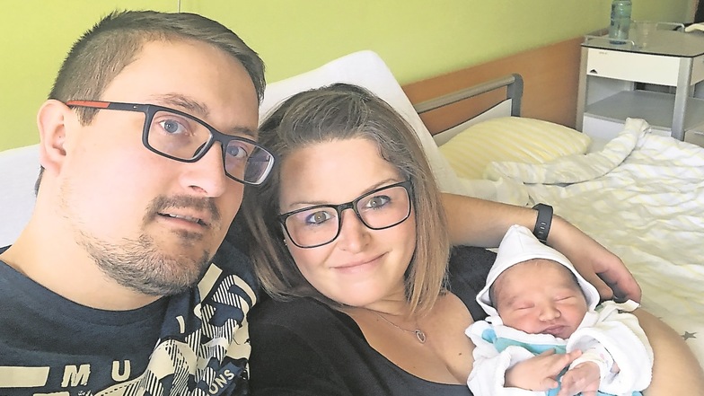 Der Schnappschuss entstand kurz nach der Geburt. Vicky Stötzner und ihr Mann Marius mit Sohn Niko.