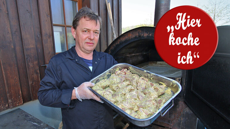 Michael Horn, Chef der „Muldentalklause“ in Westewitz, bereitet einen der Renner seines Restaurants zu: Mutzbraten aus dem Holzbackofen.