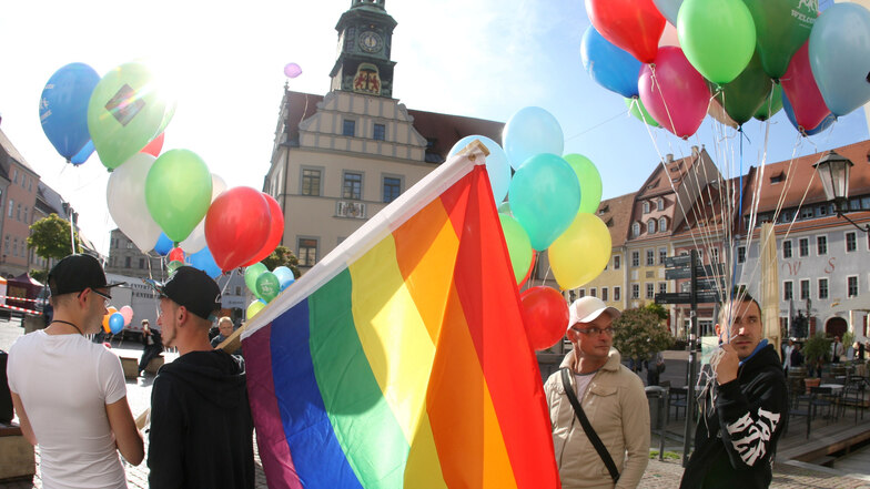 Der CSD Pirna feierte den Internationalen Tag gegen Homophobie.