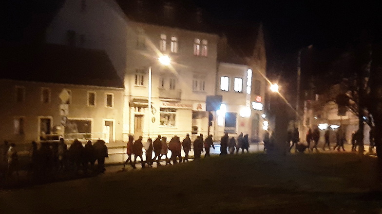 Montagsprotest in Großenhain: 400 Teilnehmer "spazieren" unter anderem auf dem Musikerring.
