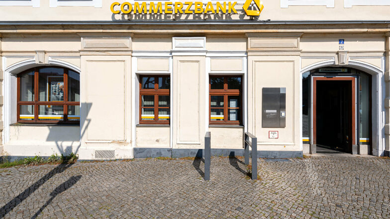 Seit Mitte März ist die Filiale der Commerzbank in Bischofswerda geschlossen - und sie öffnet auch künftig nicht mehr. Kunden können zurzeit noch den Selbstbedienungsbereich nutzen.