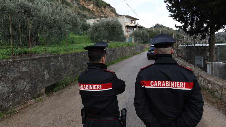 Nach Geständnis eines 54-Jährigen: Polizei findet die Leiche seiner Frau und zwei Söhne in der Nähe von Palermo.