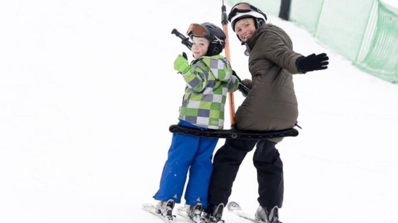 So sah es im Januar vorigen Jahres in Rugiswalde aus. Levin hatte mit seiner Mutter viel Spaß beim Skifahren.