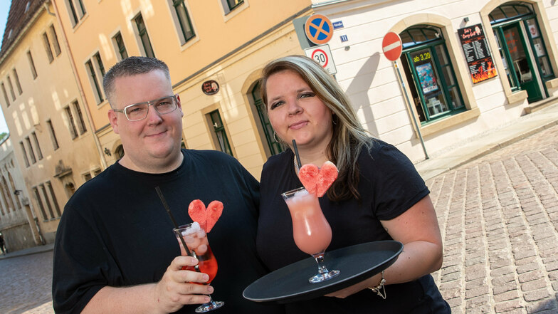 Neuer Mix: Ivonne und Alexander Semrau machen aus ihrem Curry-Imbiss in Pirna ein Restaurant mit Cocktailbar.