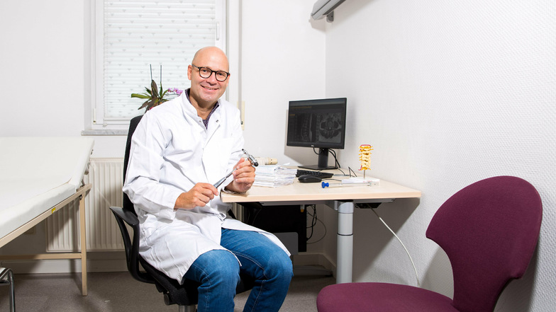 Dr. Mathias Dymora, Facharzt für Neurochirugie: Der Wirbelsäulenspezialist operiert im Klinikum Pirna und bietet nun in Stolpen eine wöchentliche Sprechstunde an.