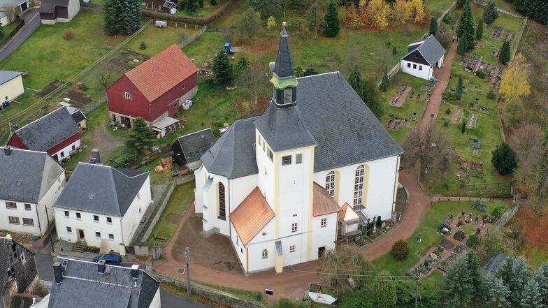 Der hübsche Turm der Bärensteiner Kirche  kann besichtigt werden - herrliche Ausblicke garantiert.
