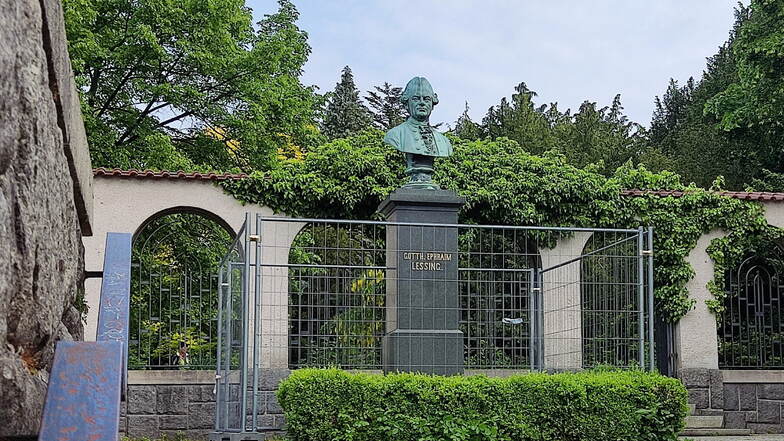 Lessing-Denkmal in Kamenz: Erst Kopf verdreht, jetzt hinter Gittern