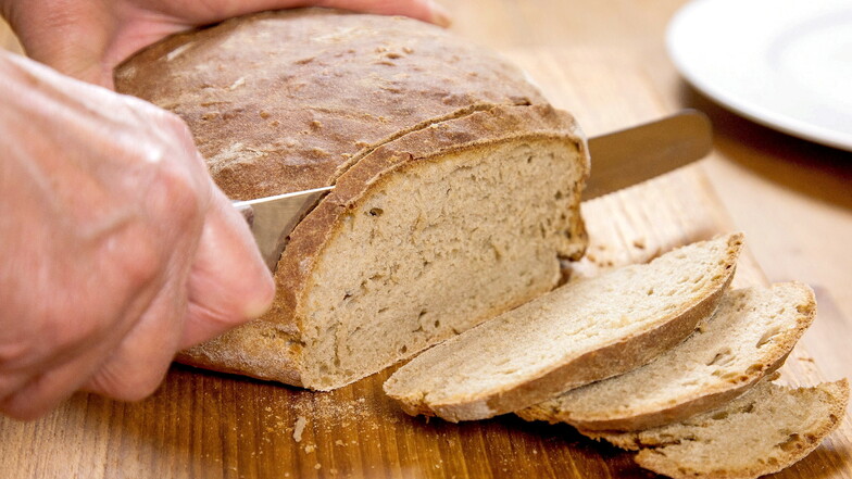Brot sollte man bei feuchtheißem Wetter besser im Kühlschrank lagern.