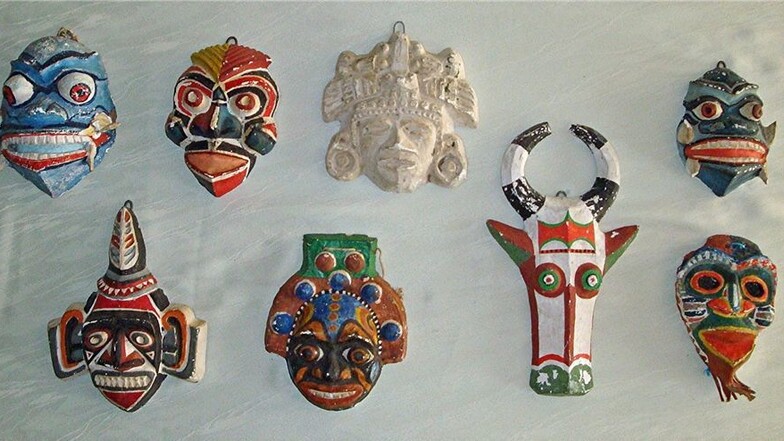 Und aus den 1960er Jahren stammt diese kleine Auswahl von Masken des Görlitzer Künstlers, die der Öffentlichkeit lange Zeit unbekannt waren.