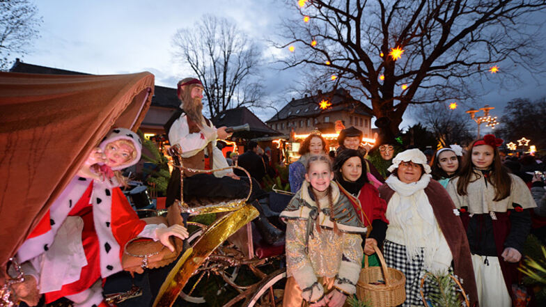 Die Coswiger Sterneweihnacht lädt auf den Wettinplatz und den Ravensburger Platz ein.