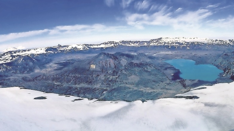 Die zehn Kilometer breite Caldera auf der Insel Unmak in Alaska bildete sich bei einem Ausbruch des Vulkans Okmok II im Jahr 43 v. Chr.