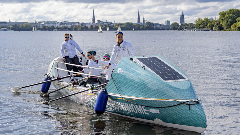 Catharina Streit (32, l-r), Stefanie Kluge (50), Timna Kluge (25) und Meike Ramuschkat (32) wollen den Atlantik überqueren.