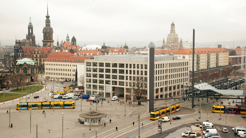 Ein wichtiger Standort des Walldorfer Softwarekonzerns SAP: das würfelförmige Haus am Postplatz in Dresden. Es ist nicht die einzige Adresse von SAP in der Stadt.