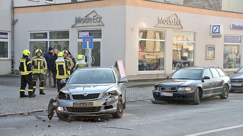 Unfall in Niesky: Verletzte Skoda-Fahrerin muss ins Krankenhaus