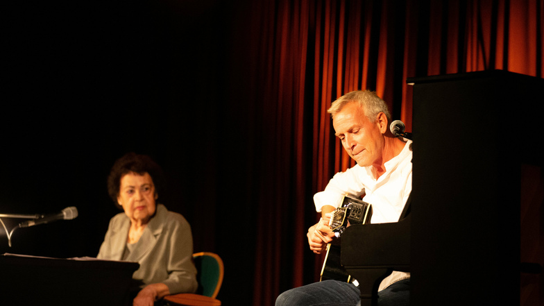 Die Schriftstellerin und der Musiker, die auch Freunde sind: Gisela Steineckert und Dirk Michaelis.
