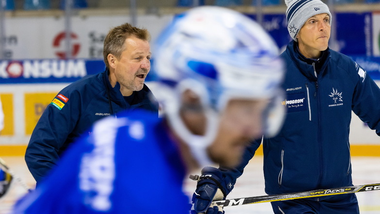 Co-Trainer Petteri Kilpivaara (r.) wird vorerst in die Rolle des Cheftrainers bei den Eislöwen schlüpfen.