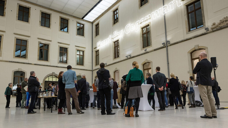 Der Lichthof des Albertinums als Agora – als offener Ort der Begegnung und der Debatte über Kunst und die Themen, die unsere Gesellschaft im Innersten bewegen. Das ist Hilke Wagners Lieblingsbild des Jahres 2018. 