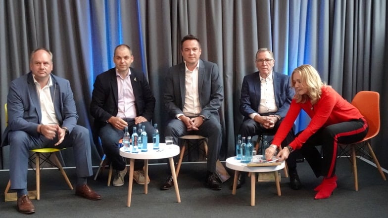 Sie erwarten viel von der neuen Chipfabrik: Dresdens OB Dirk Hilbert (von links); Frank Bösenberg, Geschäftsführer Silicon Saxony; FDP-Spitzenkandidat Robert Malorny; IHK-Präsident  Andreas Sperl; Moderatorin Anja Koebel.