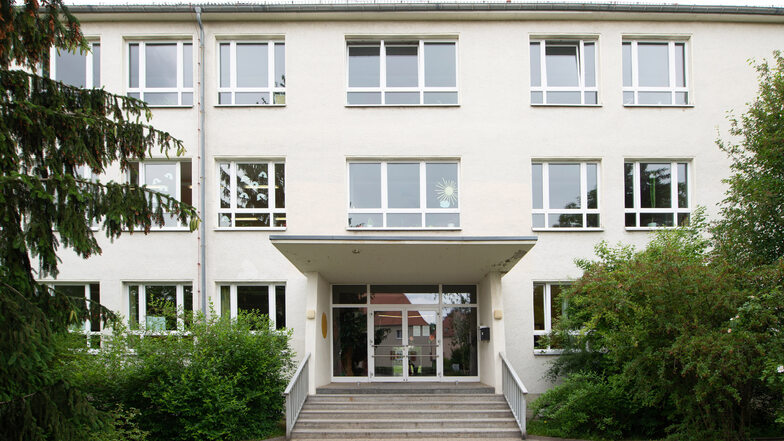Die Grundschule Süd an der Heidestraße in Radeberg wird modernisiert. Während dieser Zeit ist kein Schulbetrieb möglich.